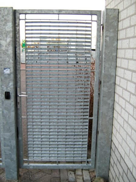 ROOSTER SPECIAL MAATWERK DEUR BAZO STAALBEHEER ROOSTERS