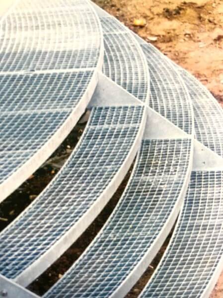 ROOSTER SPECIAL TRAP ROND BAZO STAALBEHEER ROOSTERS